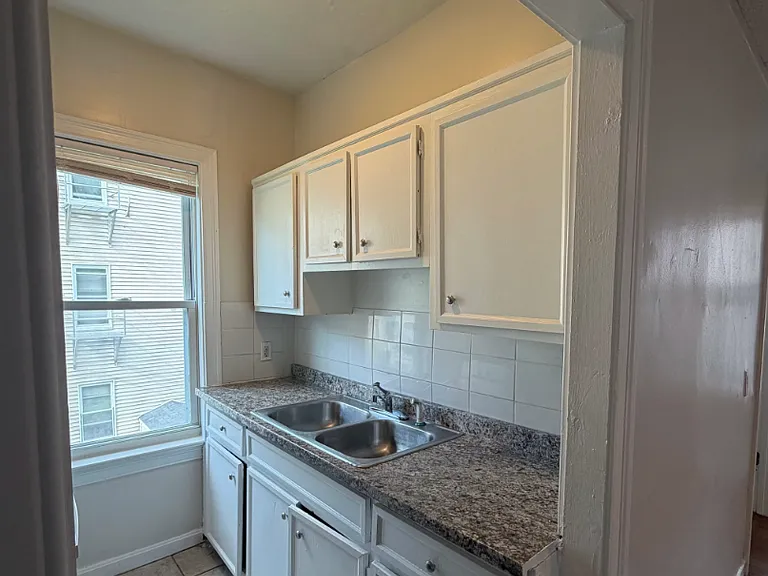255 Fountain St, Unit 2 Fall River, MA 3 Bedrooms 1 Bathroom — Photo 5