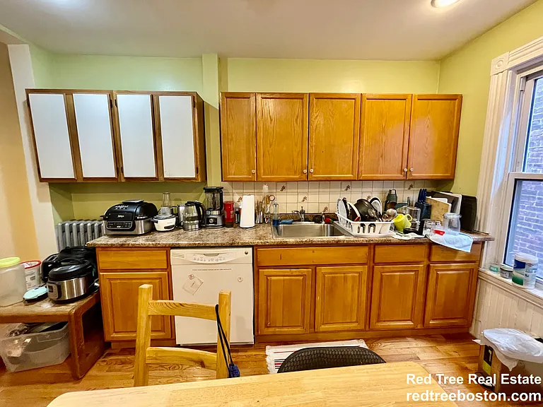 46 Aspinwall Ave #2F — Photo 13
