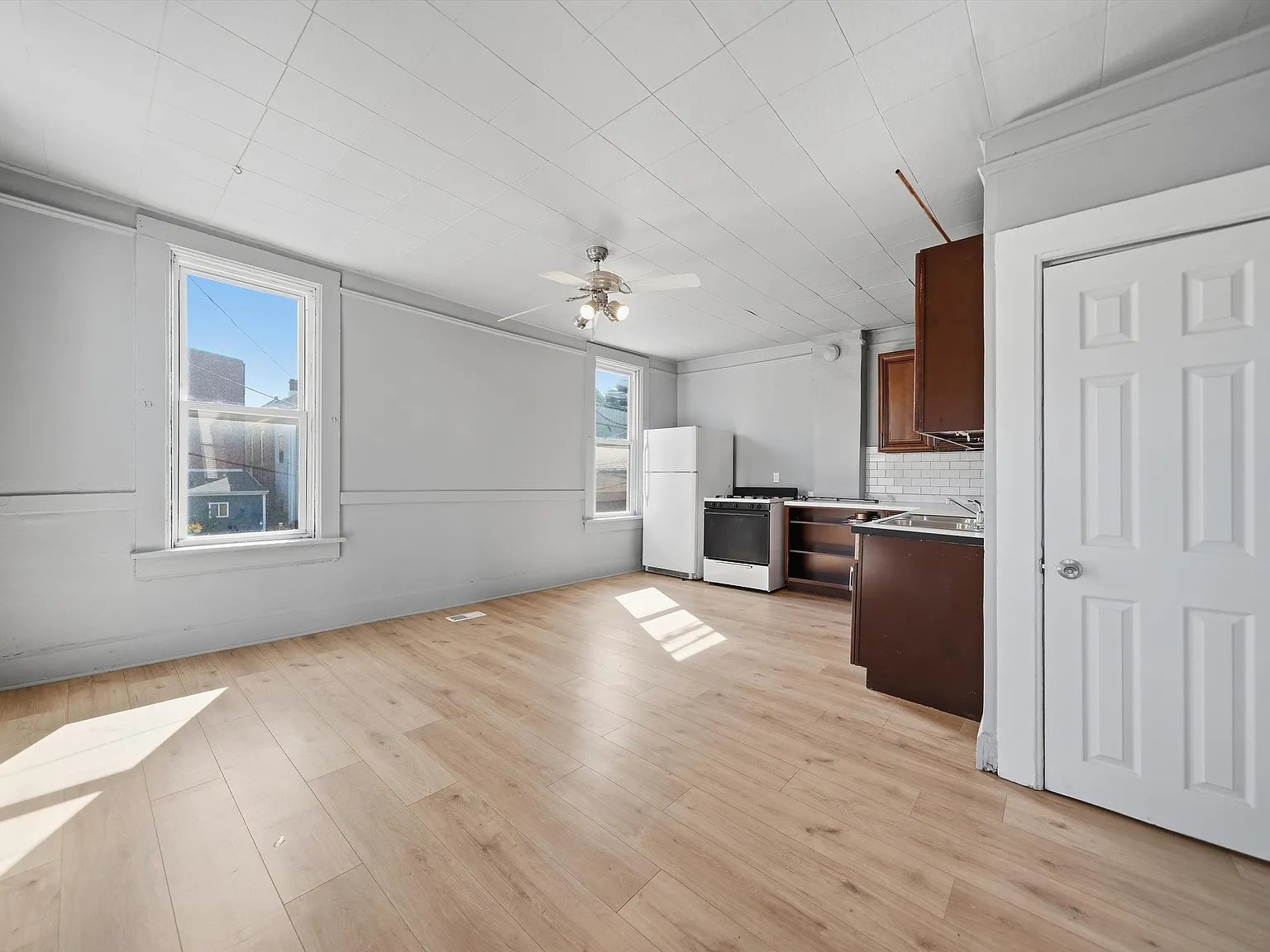 1 bed, 700 sqft, $1,300 — Photo 4
