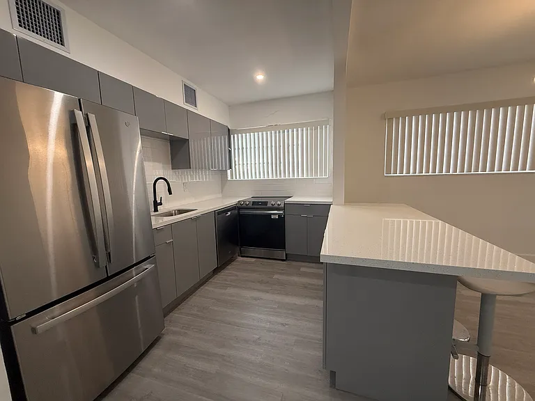 615 82nd St #3 — Photo 32