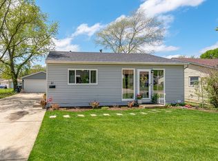 21 Grow Ln, Streamwood, IL 60107