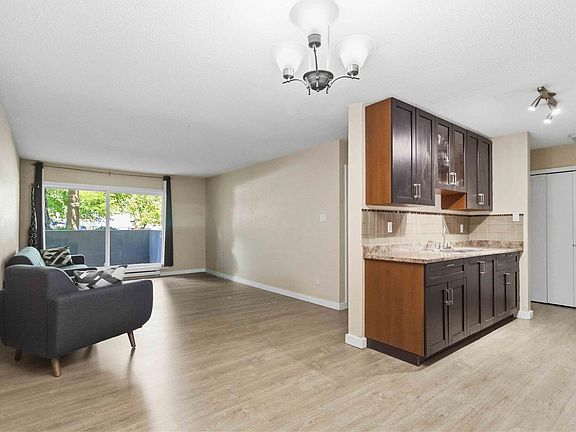 5th image of 909 Pembroke St #111