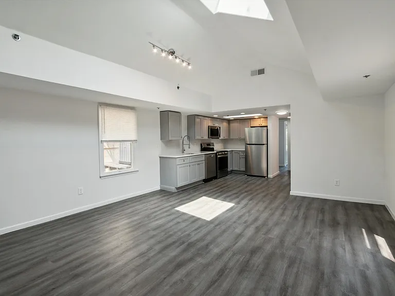 152 Nassau St #22 — Photo 6
