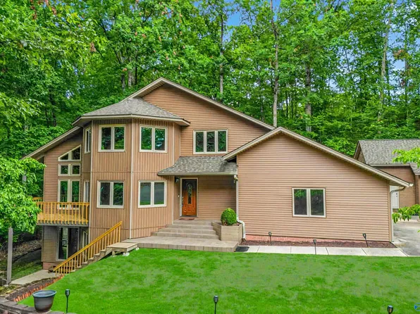 171 Lake Hills Dr, Trenton, GA 30752