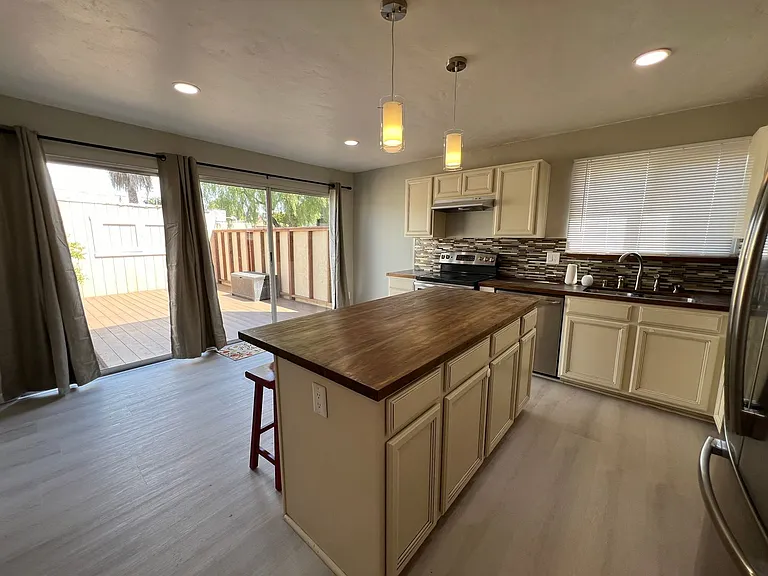 2188 Luz Ave — Photo 11
