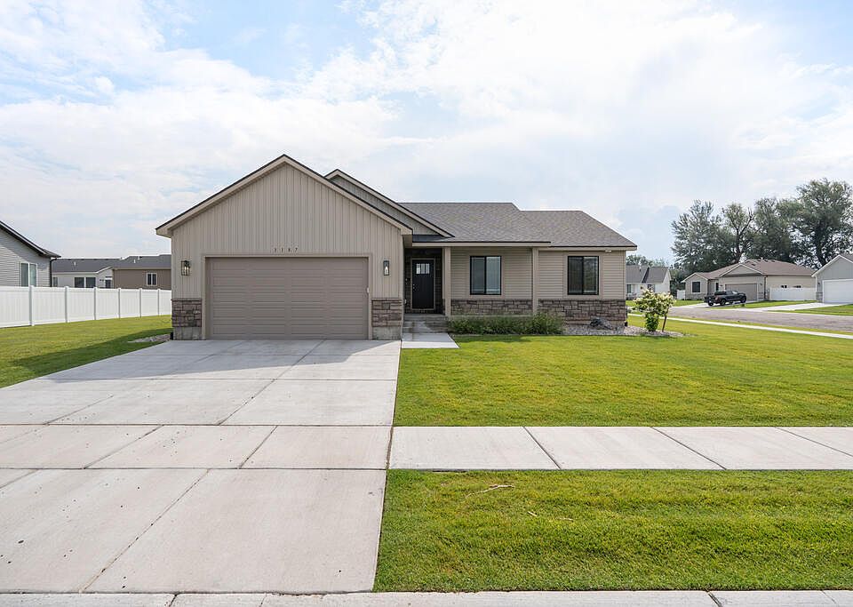 1st image of 3187 Riata Ln