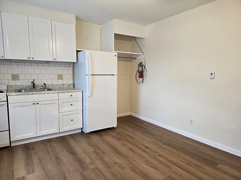 1015 W Benton St — Photo 3
