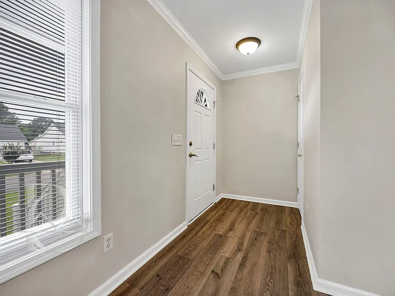 232 Autumnview Ct — Photo 3