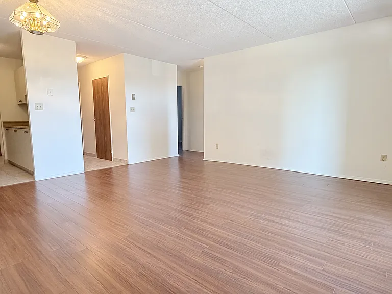 1653 Ouellette Ave #205 — Photo 6