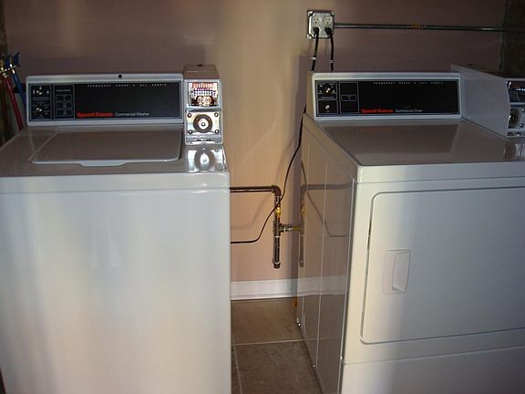 4th image of 3325 W Belmont Ave #2R