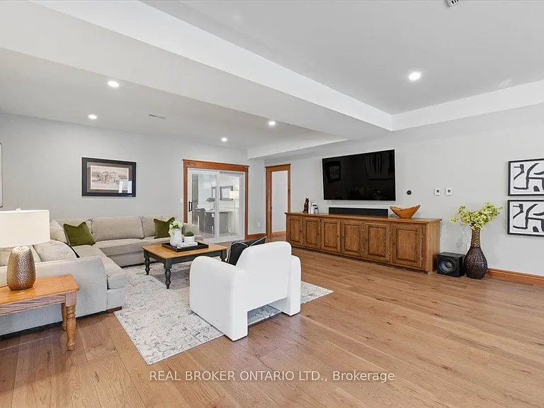 4589 Watson Rd S — Photo 16