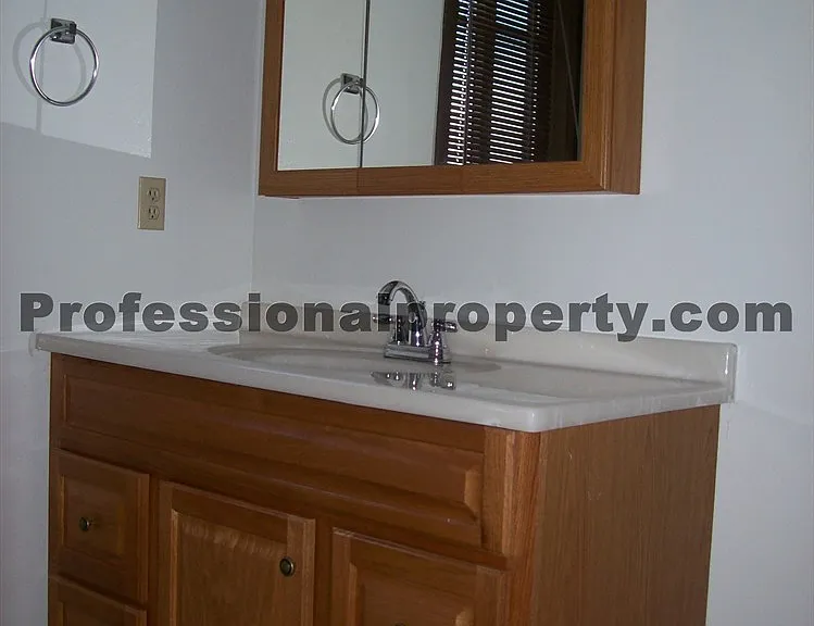 2101 S Garfield St — Photo 2