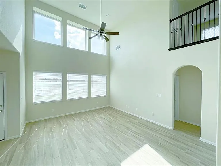 4403 Silvergrass Ln — Photo 6