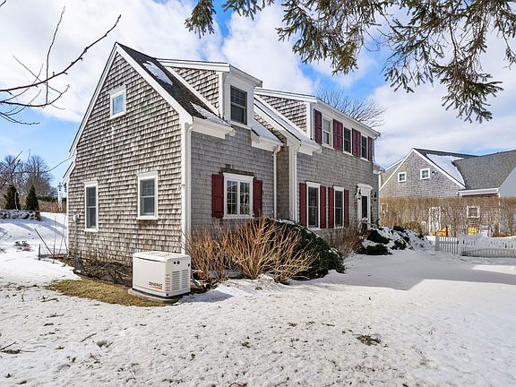 3rd image of 8 Kingsbury Way