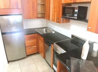 208 E 95th St #B, New York, NY 10128
