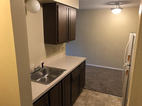3rd image of 831 S Lincoln St APT 106