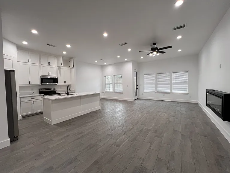 506 E Bryson Ave — Photo 5