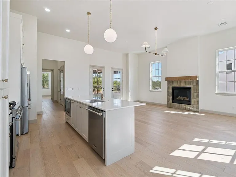 18835 Selah Way — Photo 13