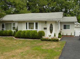 96 Hiawatha Blvd, Lake Hiawatha, NJ 07034