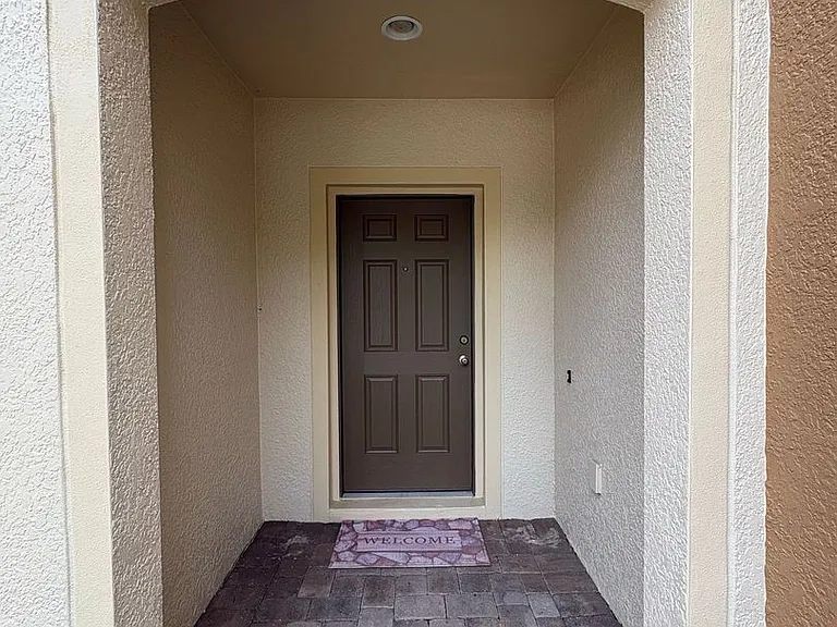 2875 Sunstone Dr — Photo 2