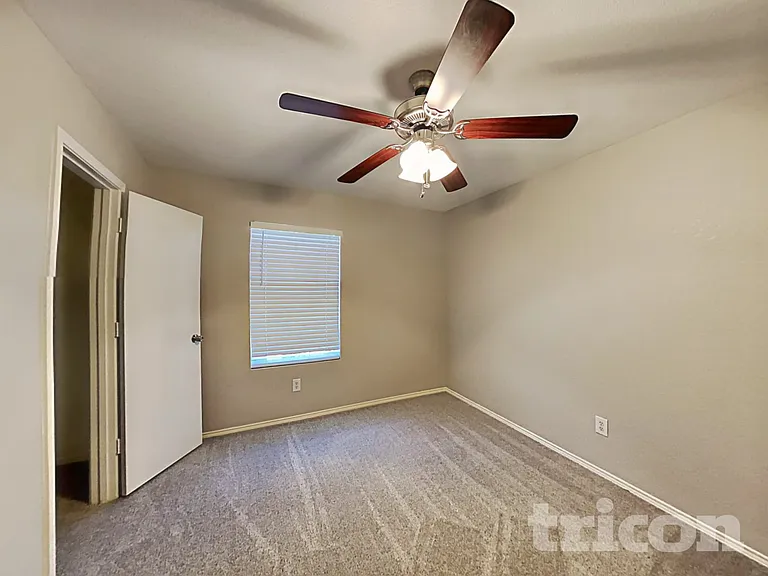 1412 Royal Meadows Trl — Photo 10