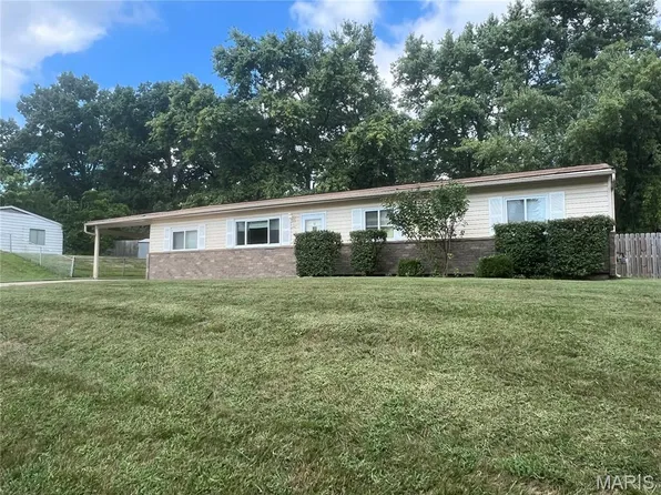 247 Ries Rd, Ballwin, MO 63021