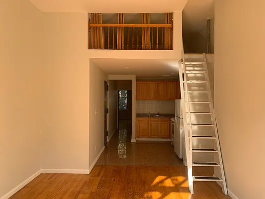 Rented by Warren T Real Estate Corp. | media 2