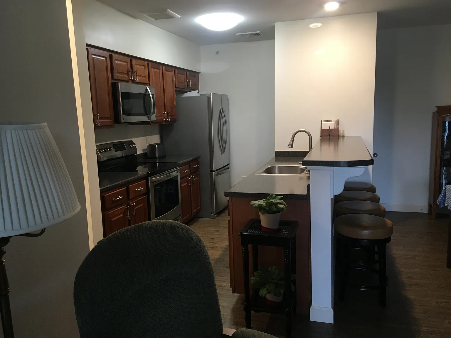 2 bed, 928 sqft, $2,400 — Photo 3