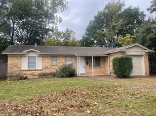 1002 Paula Dr, Arlington, TX 76012