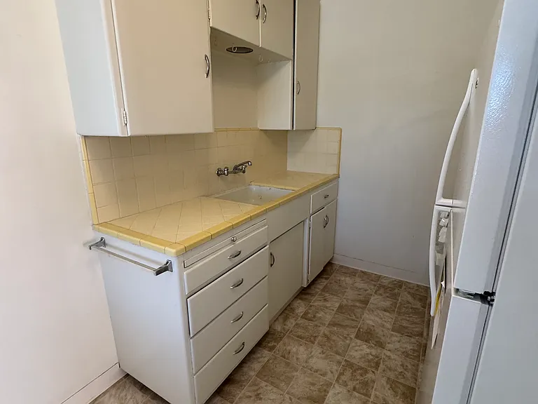 226 E Vine St #11 — Photo 8