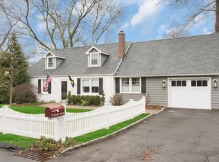 39 Halsey Dr, Old Greenwich, CT 06870