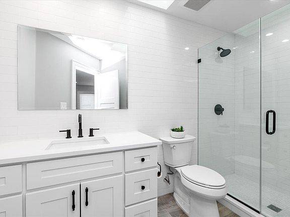 4th image of 37 Hamlet Dr #37