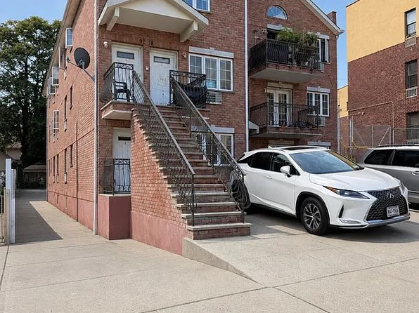 92-18 195th Pl, Jamaica, NY 11423