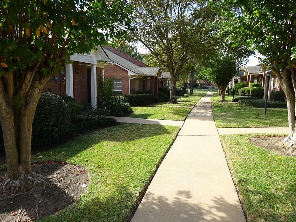 1st image of 2420 Stone Hollow Dr