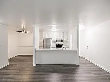6535 Haskell Ave — Photo 10
