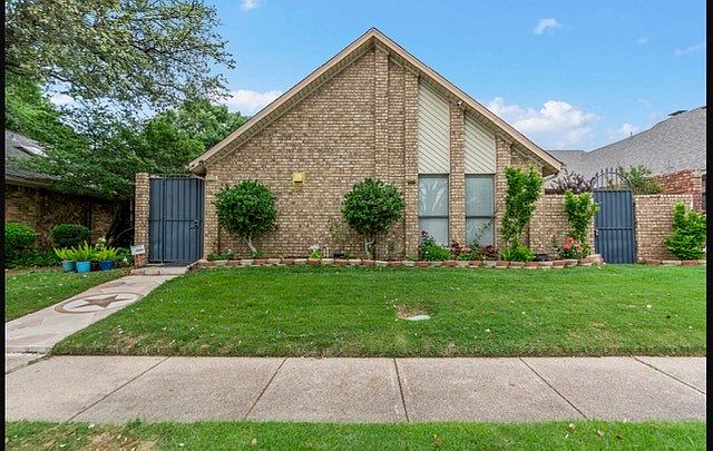 1st image of 605 Woodway Ln