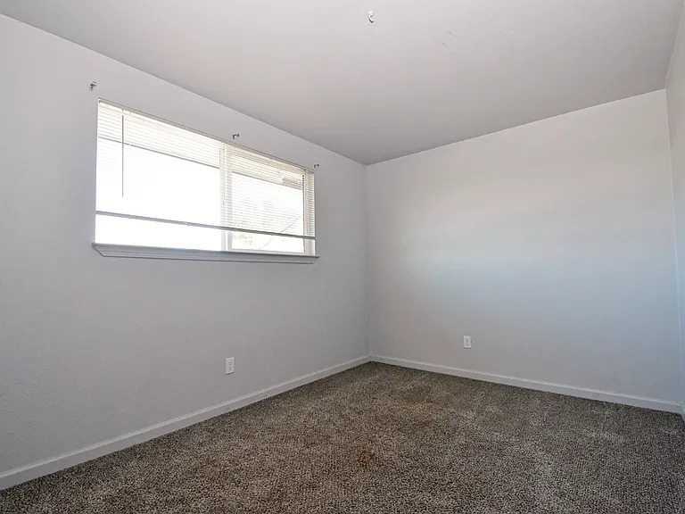 1513 N Edmonds Dr #D — Photo 10