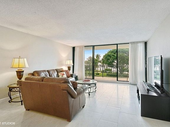 3rd image of 134 Lakeshore Dr APT 314
