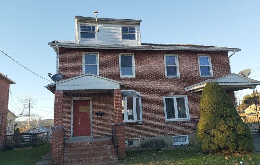 1st image of 421 E Locust St