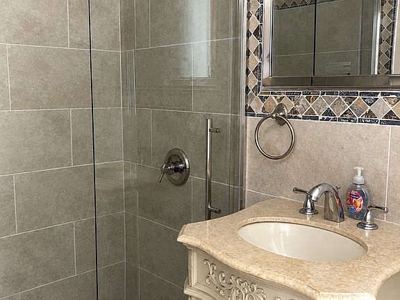 3rd image of 2781 Innis Rd