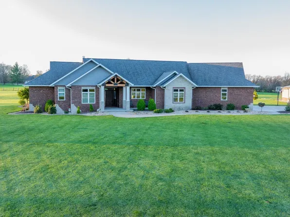 1611 E Base Line Rd, Centralia, IL 62801