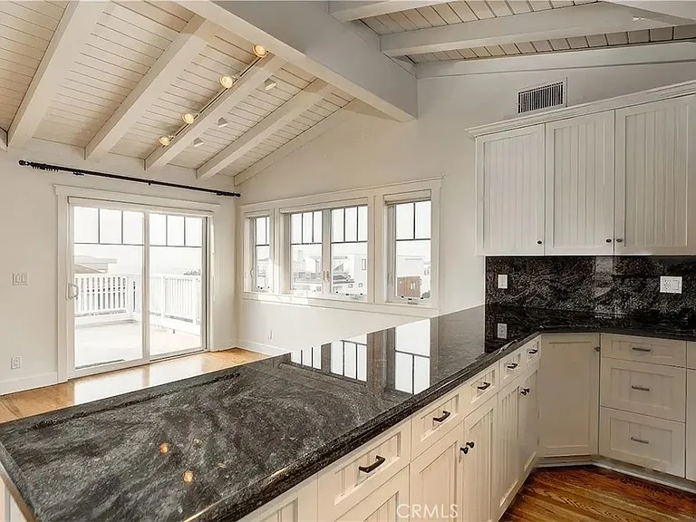 316 Highland Ave — Photo 20