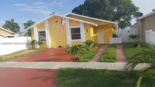 11878 SW 208th Ter Photo 1