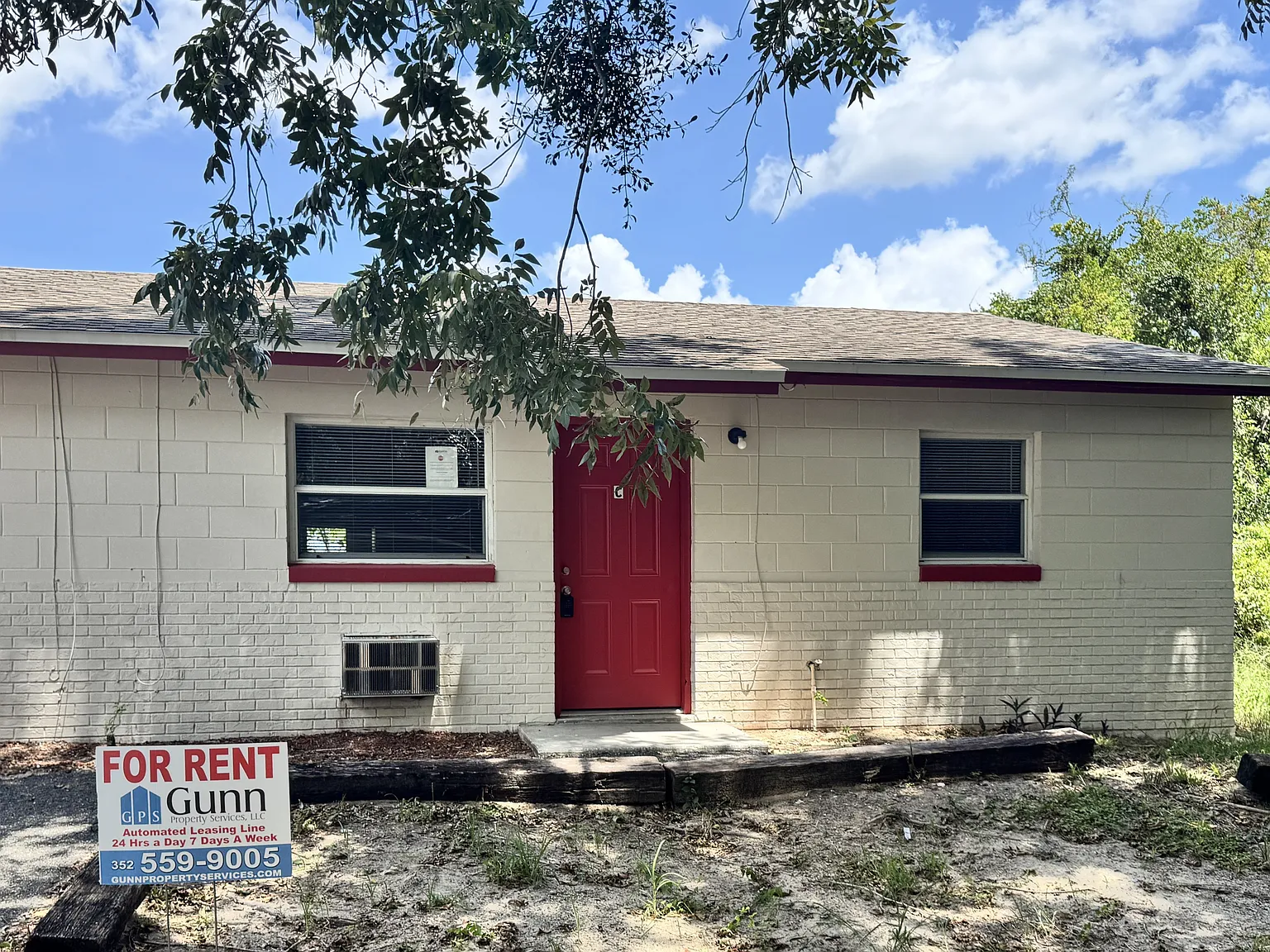 2 bed, 1.0 bath, 943 sqft, $950 — Photo 1