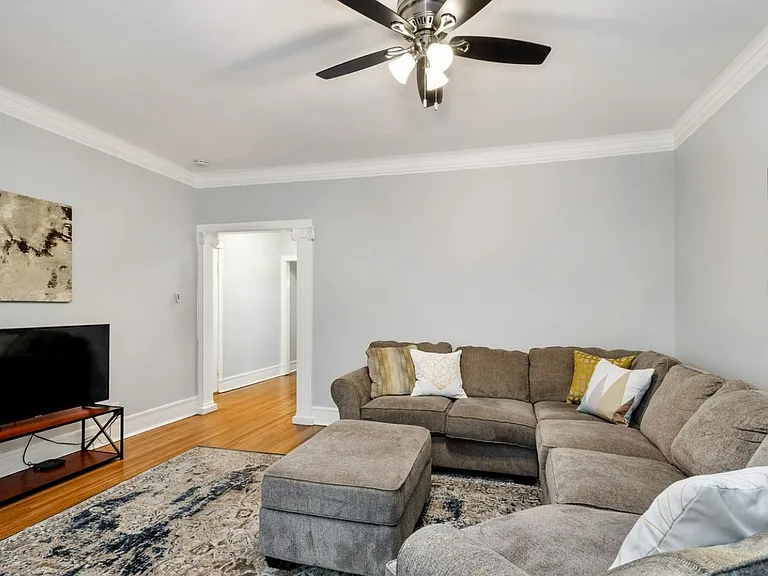 4515 N Ashland Ave — Photo 4