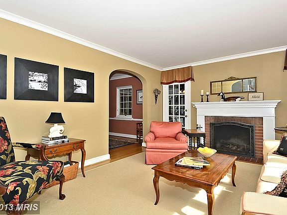 3rd image of 1527 N Ivanhoe St