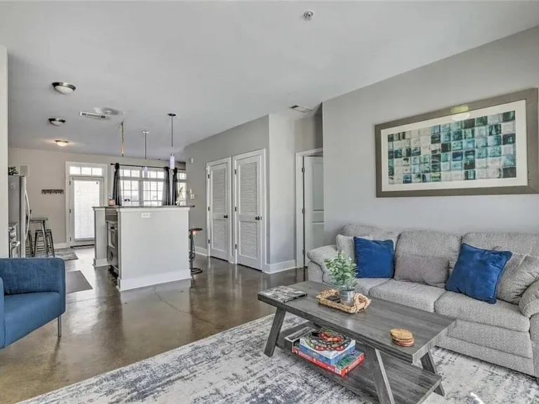1300 Dekalb Ave NE — Photo 6