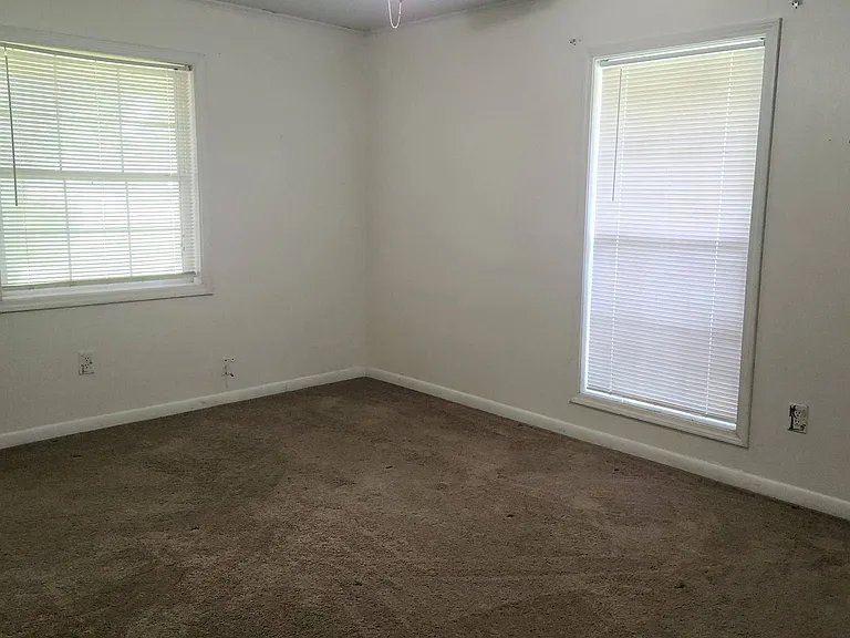 101 Montgomery Dr — Photo 5