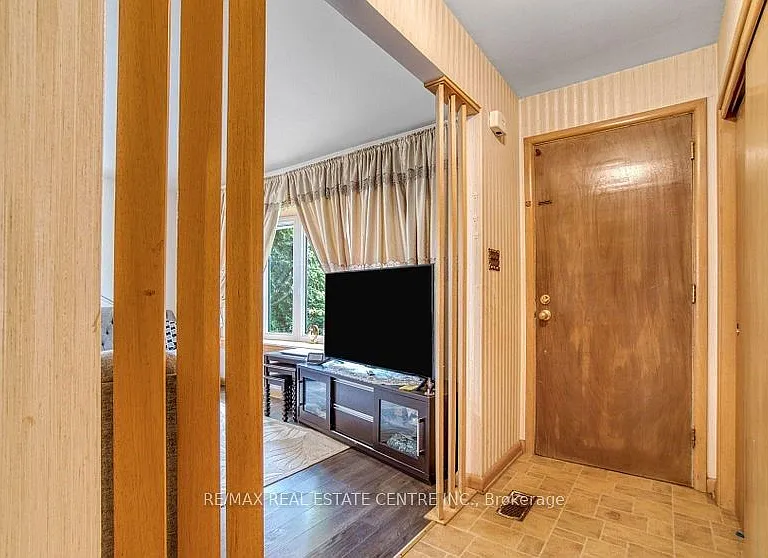 314 Strathcona Dr — Photo 12