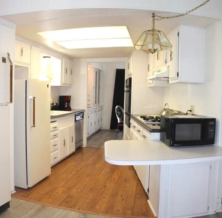 1st image of 200 Burnett Ave #124